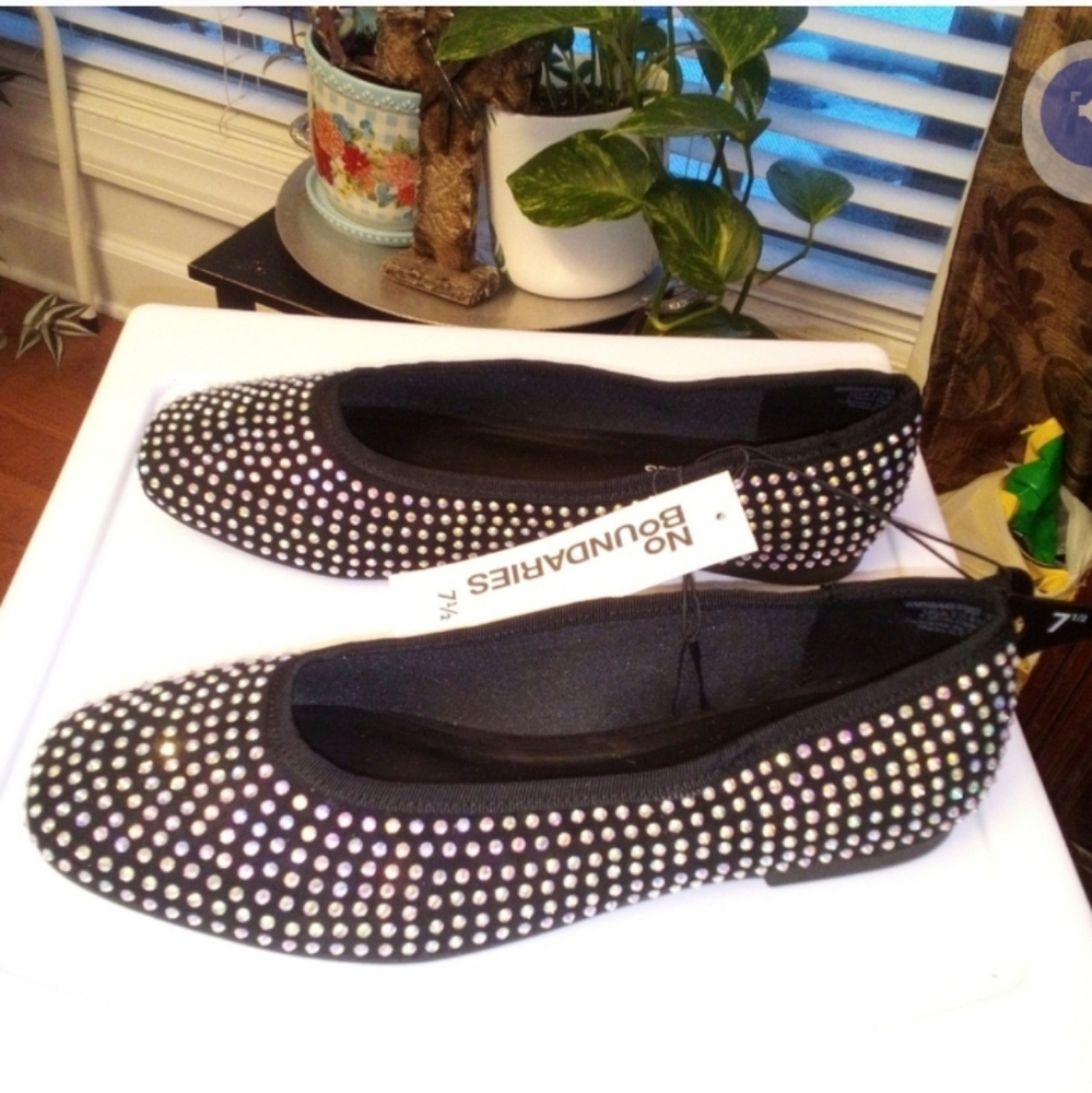 No Boundaries NWT Black Studded Flats Womens 7 & 7.5 Dressy Iridescent Party
